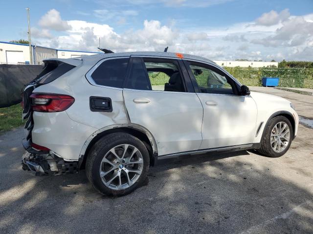 5UXCR6C09L9B73826 - 2020 BMW X5 XDRIVE40I WHITE photo 3