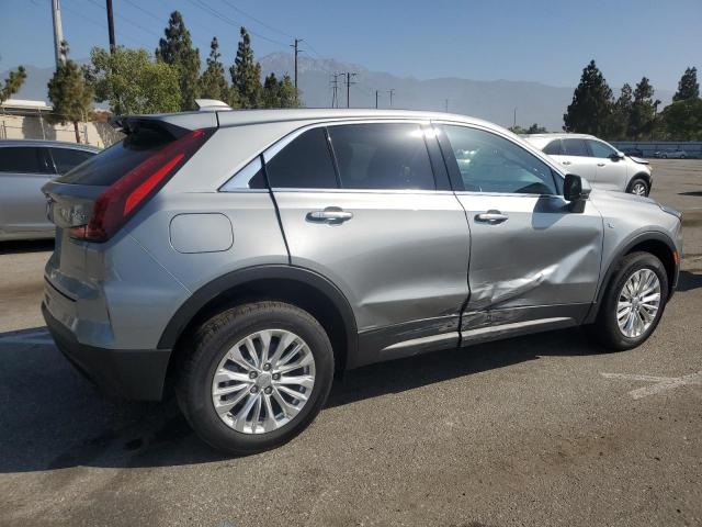 1GYAZAR44RF143270 - 2024 CADILLAC XT4 LUXURY SILVER photo 3