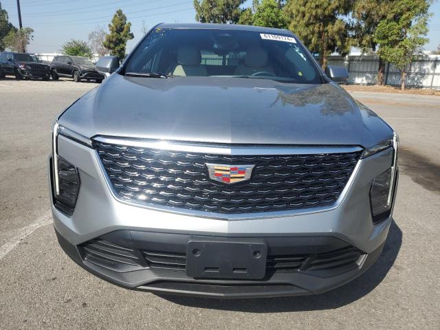 1GYAZAR44RF143270 - 2024 CADILLAC XT4 LUXURY SILVER photo 5