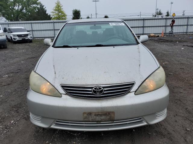 4T1BE32K55U042329 - 2005 TOYOTA CAMRY LE SILVER photo 5