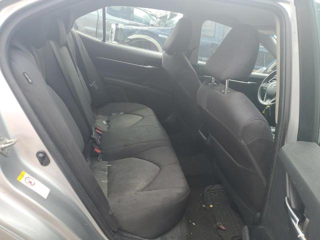 4T1B11HK3JU591982 - 2018 TOYOTA CAMRY L 银色 照片 10