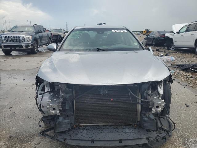 4T1B11HK3JU591982 - 2018 TOYOTA CAMRY L 银色 照片 5