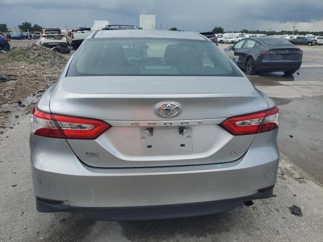4T1B11HK3JU591982 - 2018 TOYOTA CAMRY L 银色 照片 6