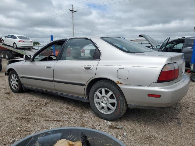 1HGCD5639TA212041 - 1996 HONDA ACCORD LX SILVER photo 2