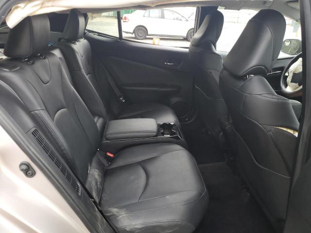 JTDKARFP2H3038743 - 2017 TOYOTA PRIUS PRIM 银色 照片 11