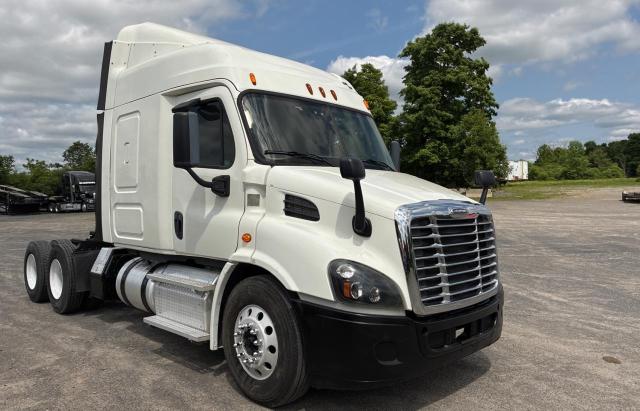 1FUJGHDVXGLGS5756 - 2016 FREIGHTLINER CASCADIA 1 WHITE photo 1
