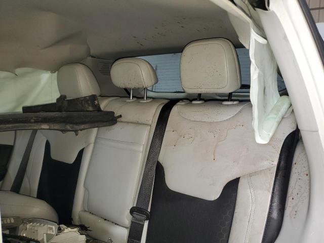 3C4NJDBB9JT230438 - 2018 JEEP COMPASS LATITUDE Biały zdjęcie 10