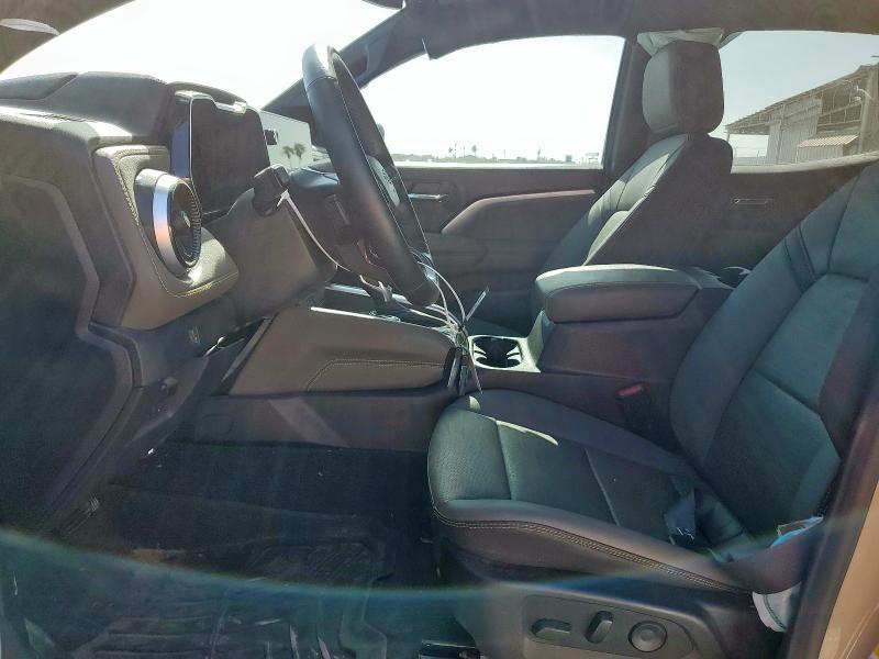 1GCPTFEK7R1252936 - 2024 CHEVROLET COLORADO ZR2 TAN photo 7