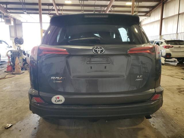 2T3BFREV3JW849228 - 2018 TOYOTA RAV4 LE 灰色 照片 6