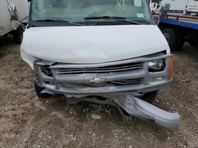 1GBJG31R311242974 - 2001 CHEVROLET EXPRESS CU G3500 WHITE photo 11