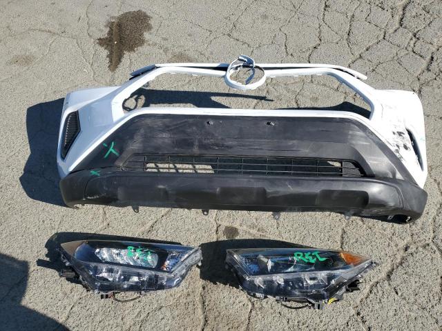 2T3H1RFVXKW008192 - 2019 TOYOTA RAV4 LE თეთრი ფოტო 12