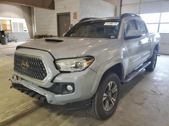 5TFCZ5AN8JX138498 - 2018 TOYOTA TACOMA DOU GRAY photo 2