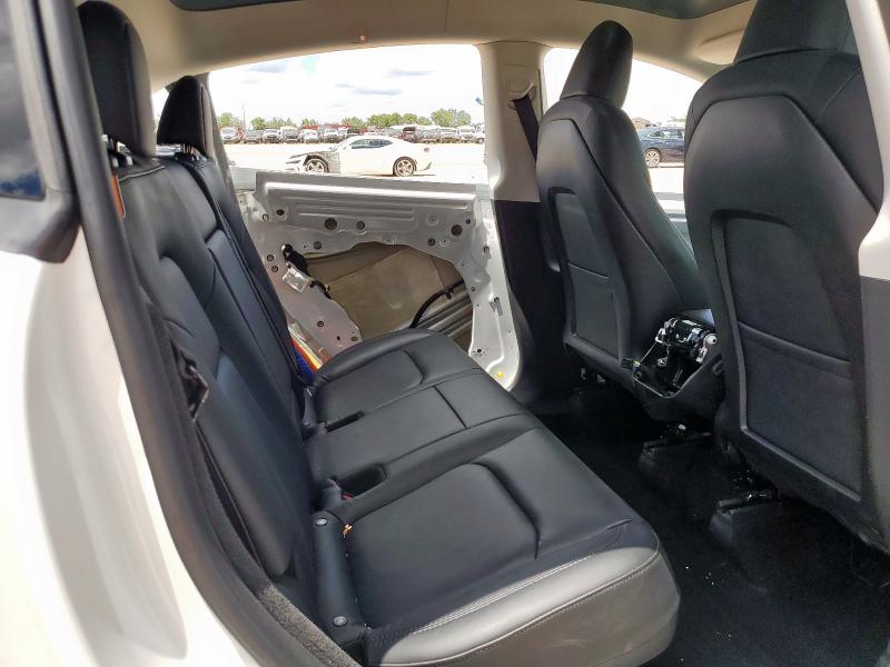 7SAYGDEE0PA070927 - 2023 TESLA MODEL Y Blanc photo 10