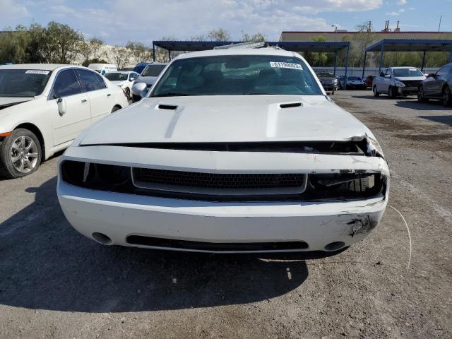 2C3CDYAG7CH105909 - 2012 DODGE CHALLENGER SXT WHITE photo 5