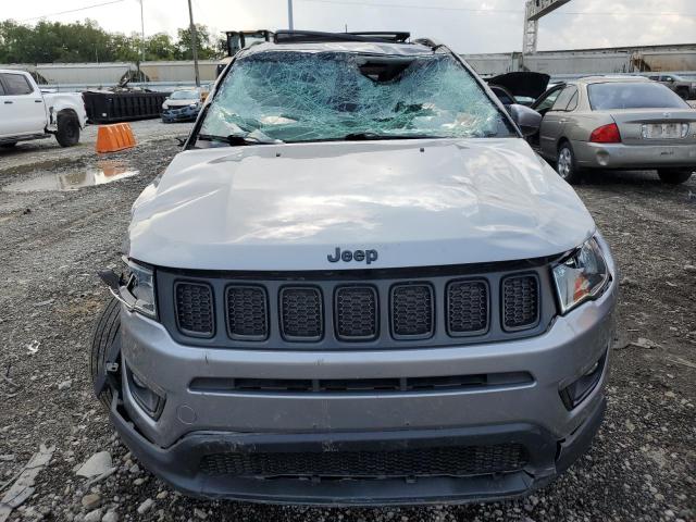 3C4NJDBB7KT761610 - 2019 JEEP COMPASS LATITUDE GRAY photo 5