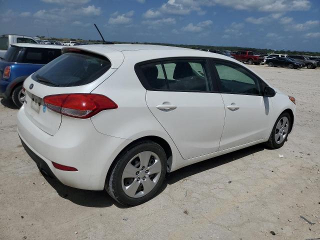 KNAFK5A89G5644063 - 2016 KIA FORTE LX WHITE photo 3