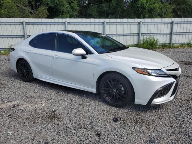 4T1K61AK1MU543882 - 2021 TOYOTA CAMRY XSE WHITE photo 4