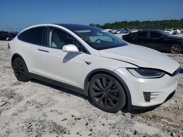 5YJXCAE25HF076669 - 2017 TESLA MODEL X WHITE photo 4