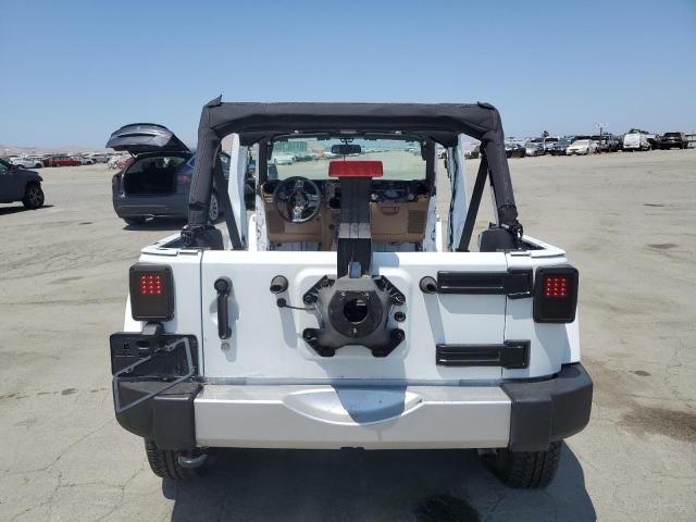 1C4BJWEG5FL764206 - 2015 JEEP WRANGLER U SAHARA WHITE photo 6