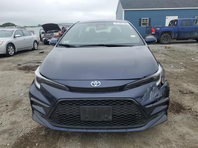 JTDBDMHE7PJ003549 - 2023 TOYOTA COROLLA LE Blau Foto 5