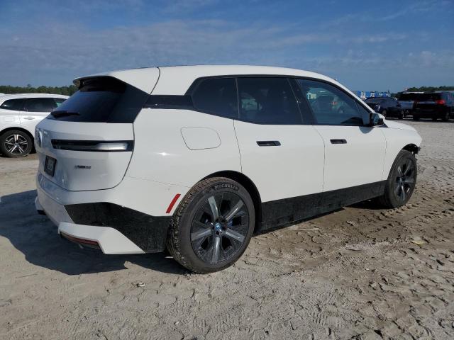 WB523CF04PCL70669 - 2023 BMW IX XDRIVE50 WHITE photo 3