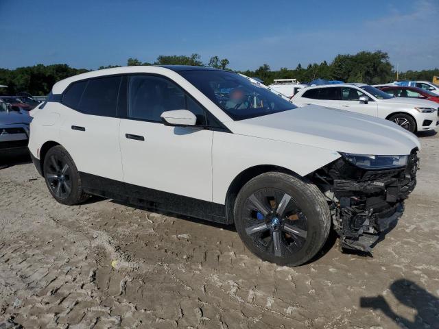 WB523CF04PCL70669 - 2023 BMW IX XDRIVE50 WHITE photo 4