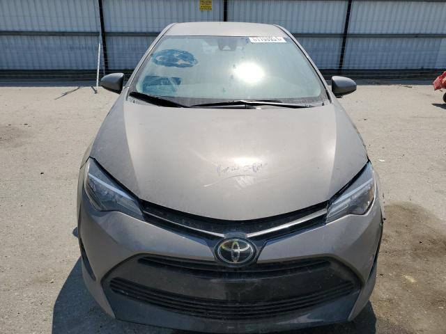 5YFBURHEXJP743810 - 2018 TOYOTA COROLLA L თაფლისფერი ფოტო 5