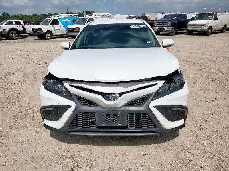 4T1G11AK6RU897229 - 2024 TOYOTA CAMRY SE NIGHT SHADE WHITE photo 5