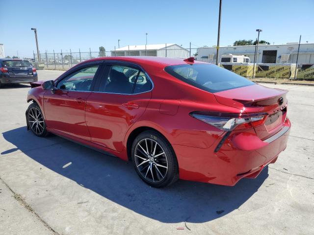 4T1G11AK3PU112212 - 2023 TOYOTA CAMRY SE NIGHT SHADE RED photo 2