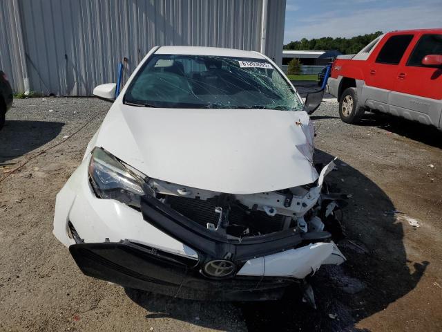 5YFBURHE5JP804397 - 2018 TOYOTA COROLLA L WHITE photo 5