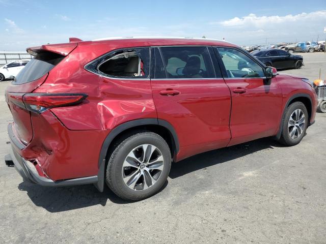 5TDGZRBH0NS565574 - 2022 TOYOTA HIGHLANDER XLE RED photo 3