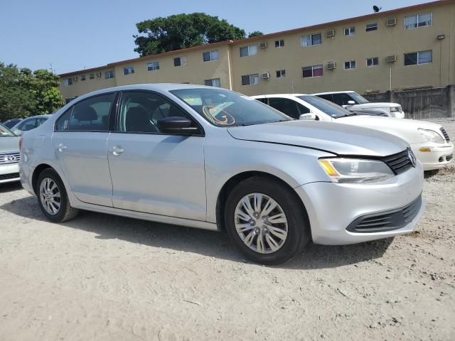 3VW2K7AJ0BM307541 - 2011 VOLKSWAGEN JETTA BASE فضي صورة 4