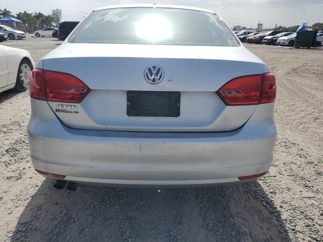 3VW2K7AJ0BM307541 - 2011 VOLKSWAGEN JETTA BASE فضي صورة 6