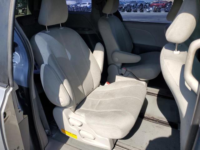 5TDKA3DC7BS008771 - 2011 TOYOTA SIENNA BASE SILVER photo 11