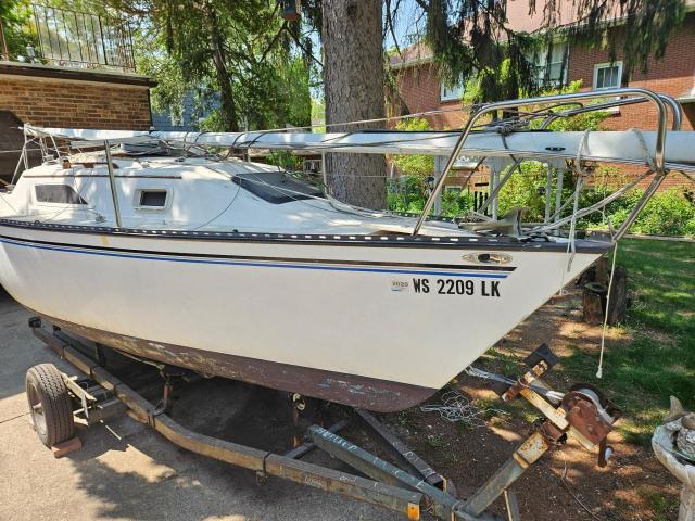 1981 HUNT SAILBOAT, null