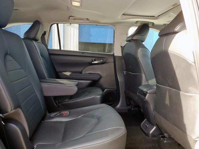 5TDGZRAH1LS005528 - 2020 TOYOTA HIGHLANDER XLE SILVER photo 11