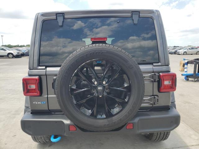 1C4JJXP62NW190957 - 2022 JEEP WRANGLER U SAHARA 4XE GRAY photo 6