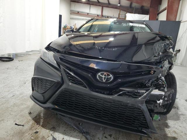 4T1T11AKXPU815241 - 2023 TOYOTA CAMRY SE NIGHT SHADE BLACK photo 5