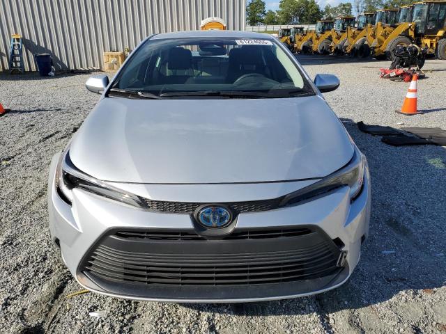 JTDBCMFE6R3045210 - 2024 TOYOTA COROLLA LE SILVER photo 5