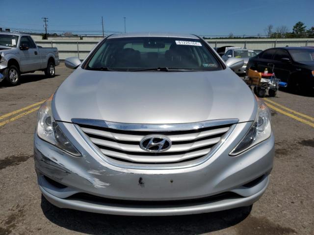 5NPEB4AC2CH447954 - 2012 HYUNDAI SONATA GLS SILVER photo 5