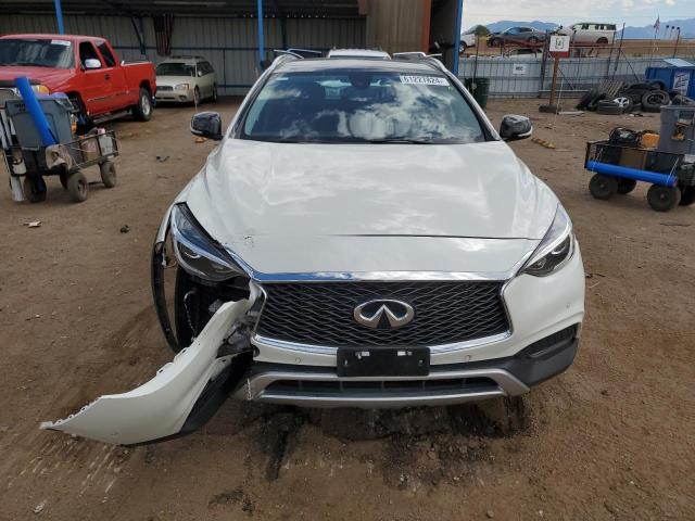 SJKCH5CR2JA052770 - 2018 INFINITI QX30 BASE Weiß Foto 5