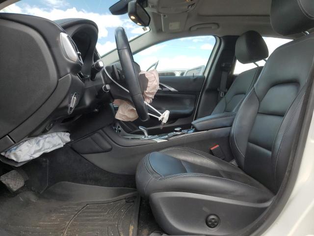 SJKCH5CR2JA052770 - 2018 INFINITI QX30 BASE Weiß Foto 7