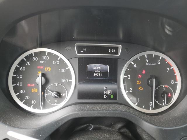 SJKCH5CR2JA052770 - 2018 INFINITI QX30 BASE Weiß Foto 9