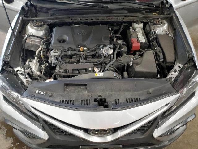 4T1G11AKXRU908202 - 2024 TOYOTA CAMRY SE NIGHT SHADE SILVER photo 11