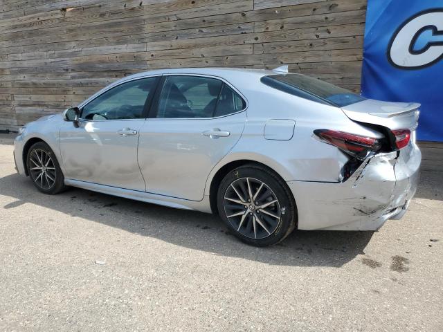 4T1G11AKXRU908202 - 2024 TOYOTA CAMRY SE NIGHT SHADE SILVER photo 2