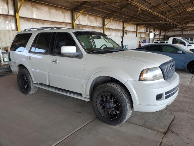 5LMFU27586LJ08006 - 2006 LINCOLN NAVIGATOR WHITE photo 4