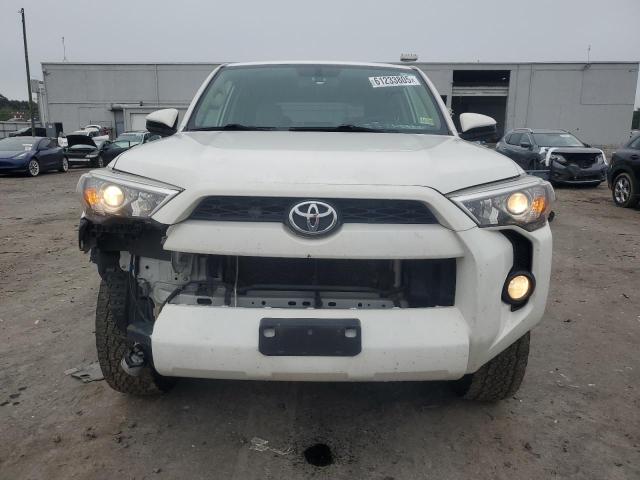 JTEBU5JR1J5576543 - 2018 TOYOTA 4RUNNER SR5/SR5 PREMIUM Ақ фото 5