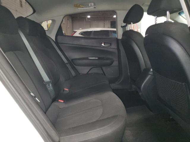 5XXGT4L33KG309532 - 2019 KIA OPTIMA LX WHITE photo 11