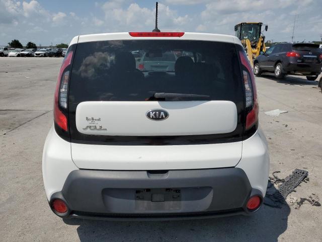 KNDJN2A28G7316149 - 2016 KIA SOUL WHITE photo 6