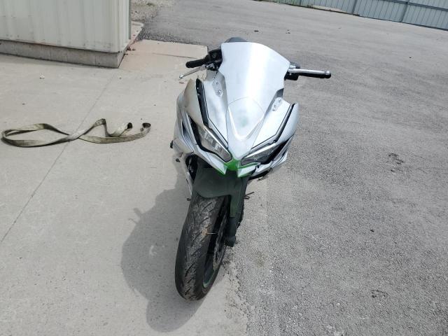 ML5EXER10PDAA4670 - 2023 KAWASAKI EX650 R GREEN photo 2